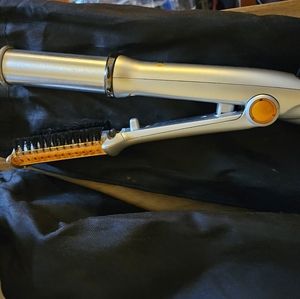 In STYLER hair straightener with storage bag